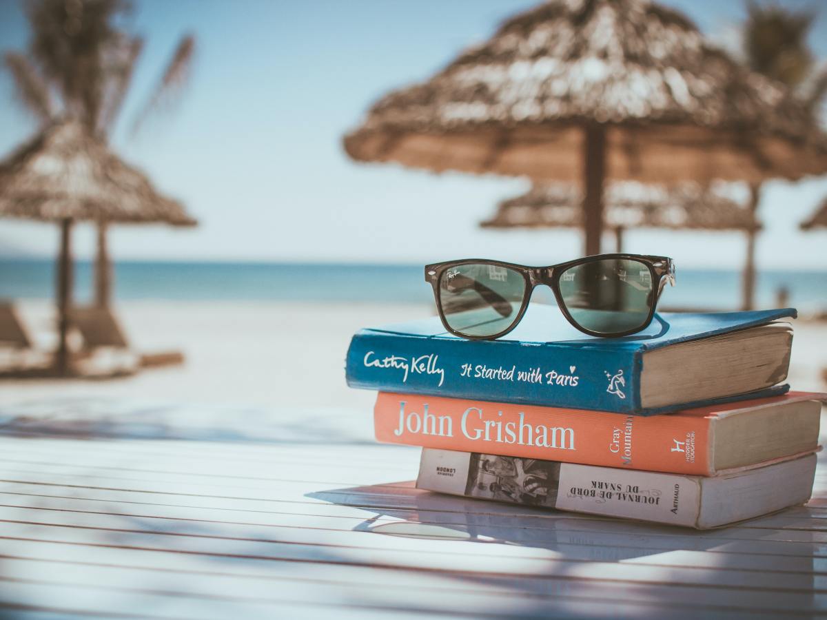 Guides // 9 Books to Read from your Pool Lounger, Aeroplane Seat or the Comfort of your Sofa&nbsp;{2022}